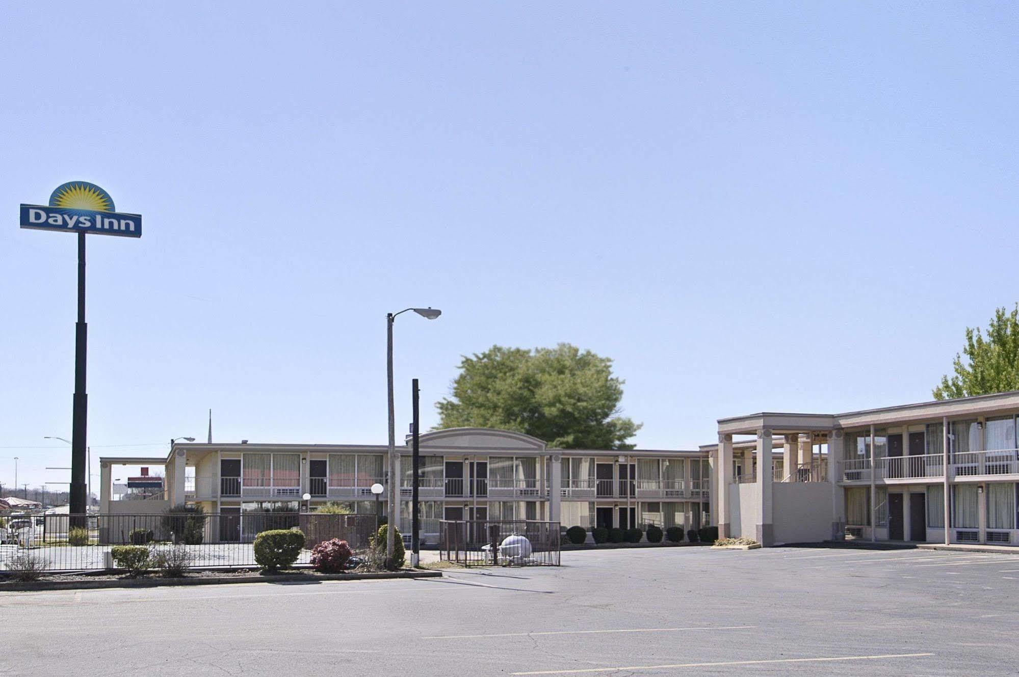 Days Inn By Wyndham Hurricane Mills Exterior foto